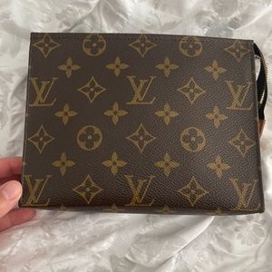 Louis Vuitton Toiletry 19